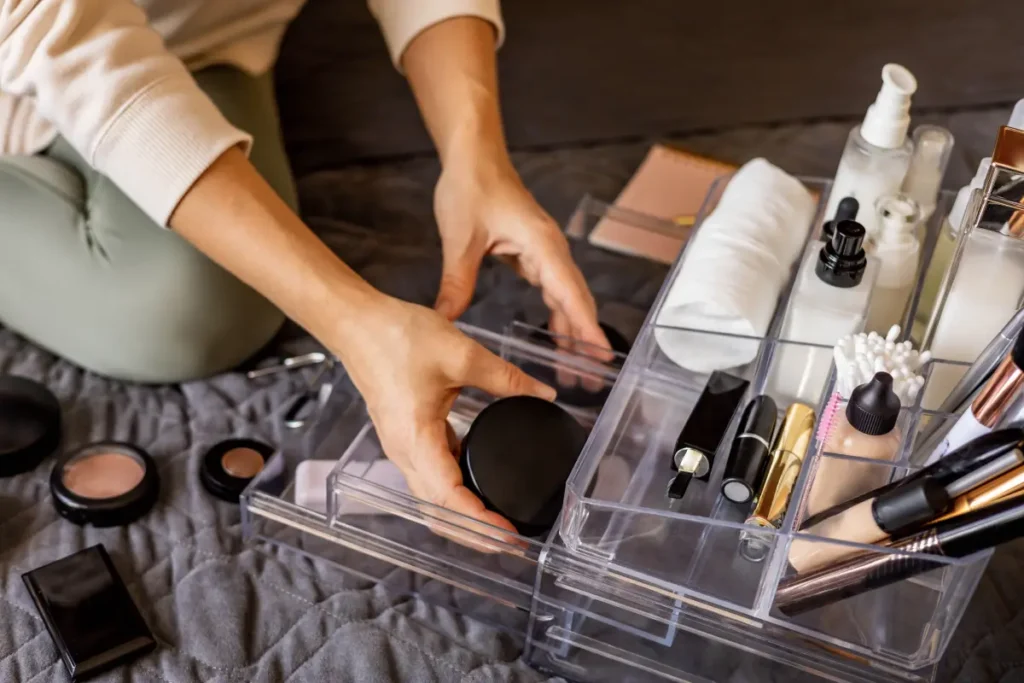 Organizer na kosmetyki do szuflady – czy jest Ci potrzebny? DIY 3 Organizer na kosmetyki z tworzywa sztucznego